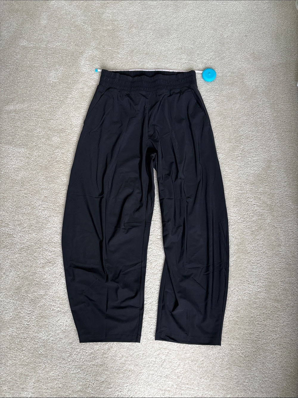Like New Old Navy SleekTech Barrel Leg Pants in Black Size Small - Picture 2 of 5